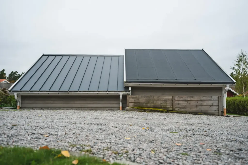 pl ttak eller papptak p garage och attefallshus s v ljer du r tt f r budget lutning och livsl ngd