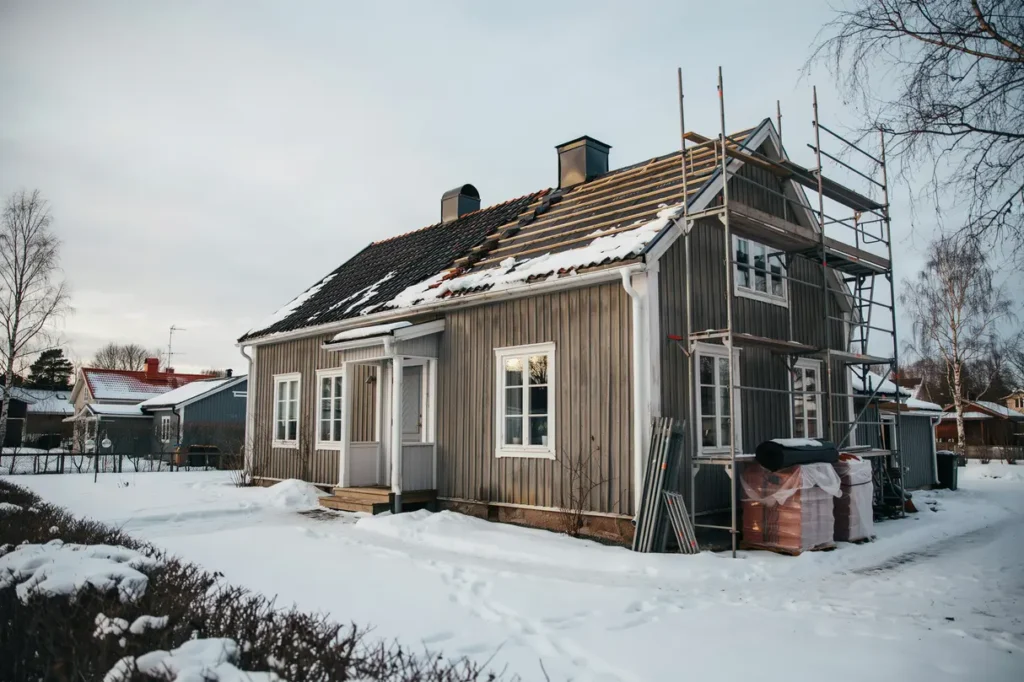 s planerar du ett takbyte p vintern f rdelar risker och smarta tg rder f r villa gare